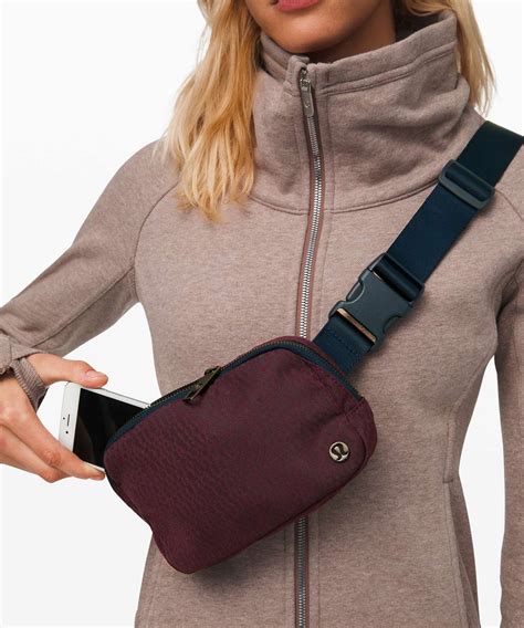 lululemon everywhere belt bag discontinued